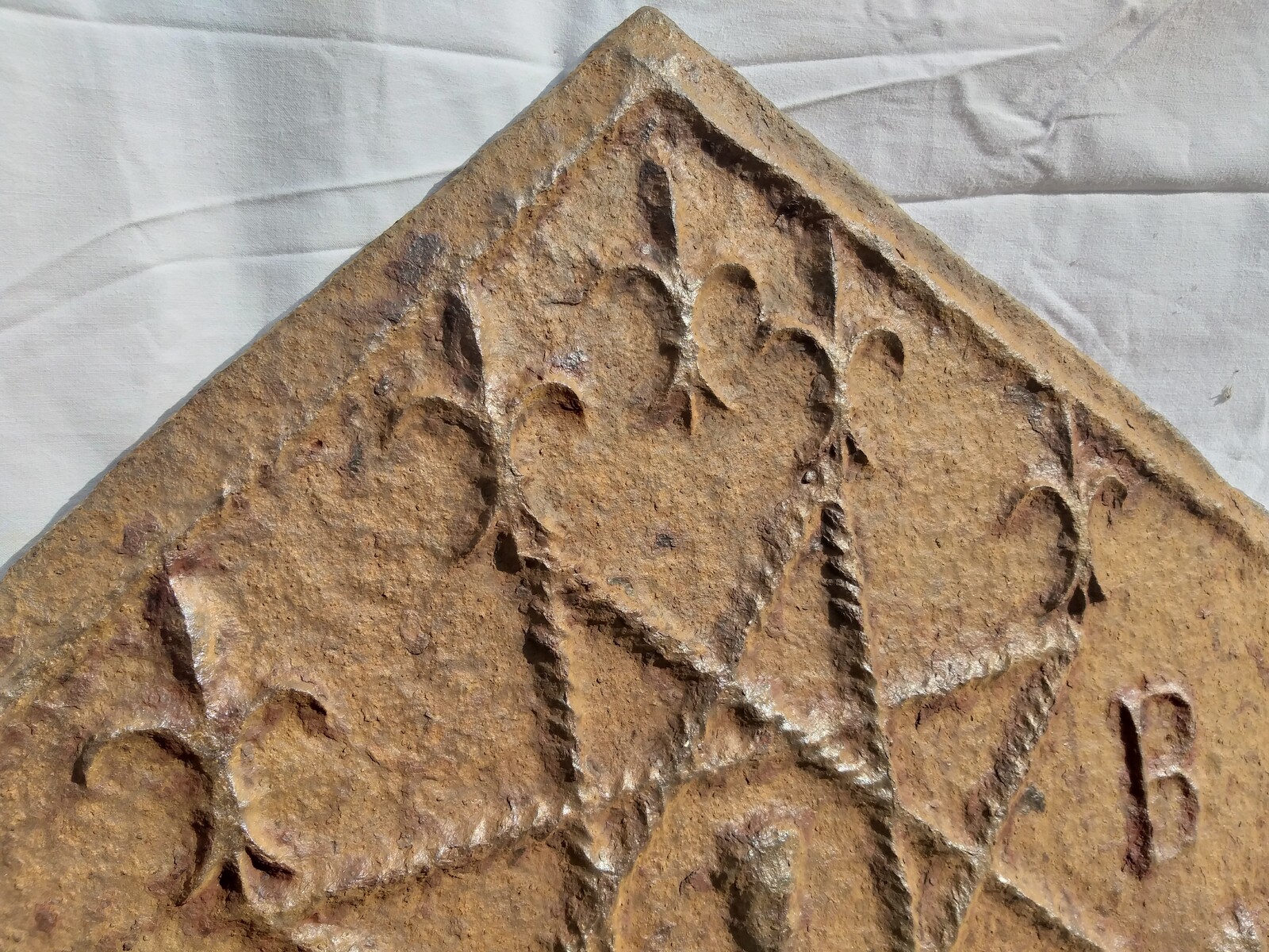 Fireback in Cast-iron Gothic Coat of Arms