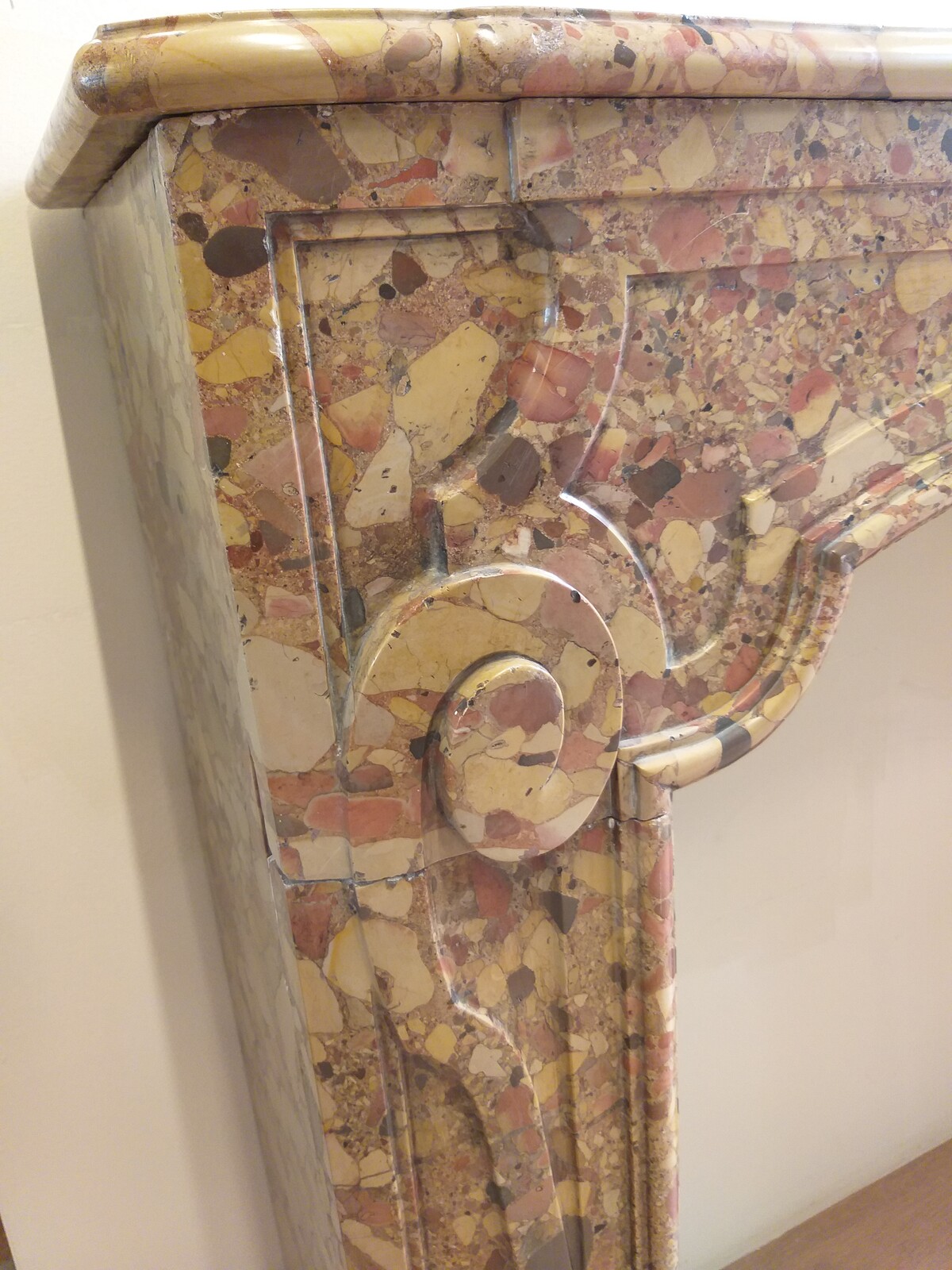 Fireplace in Brèche d'Aleppe-marble