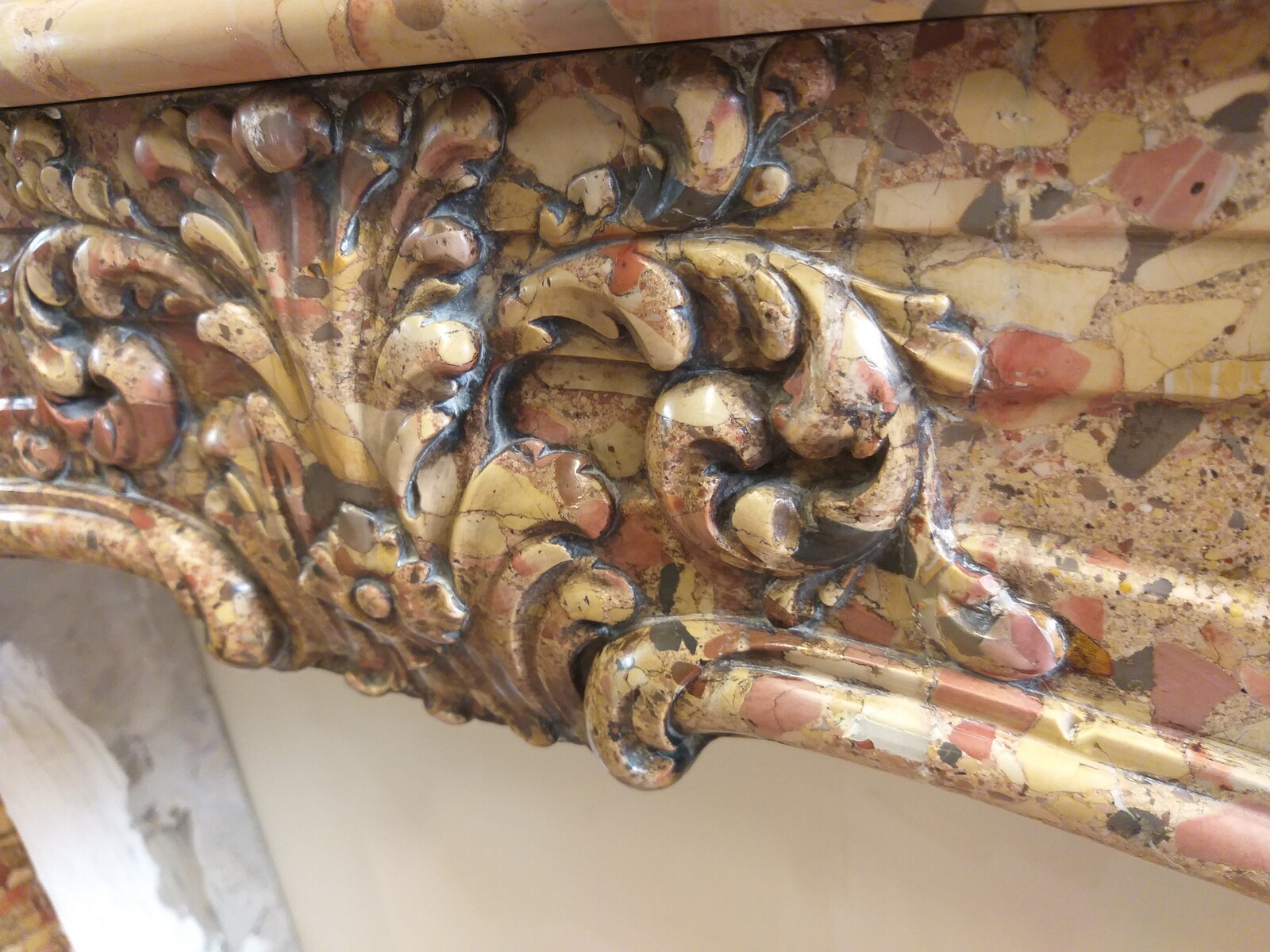 Fireplace in Brèche d'Aleppe-marble