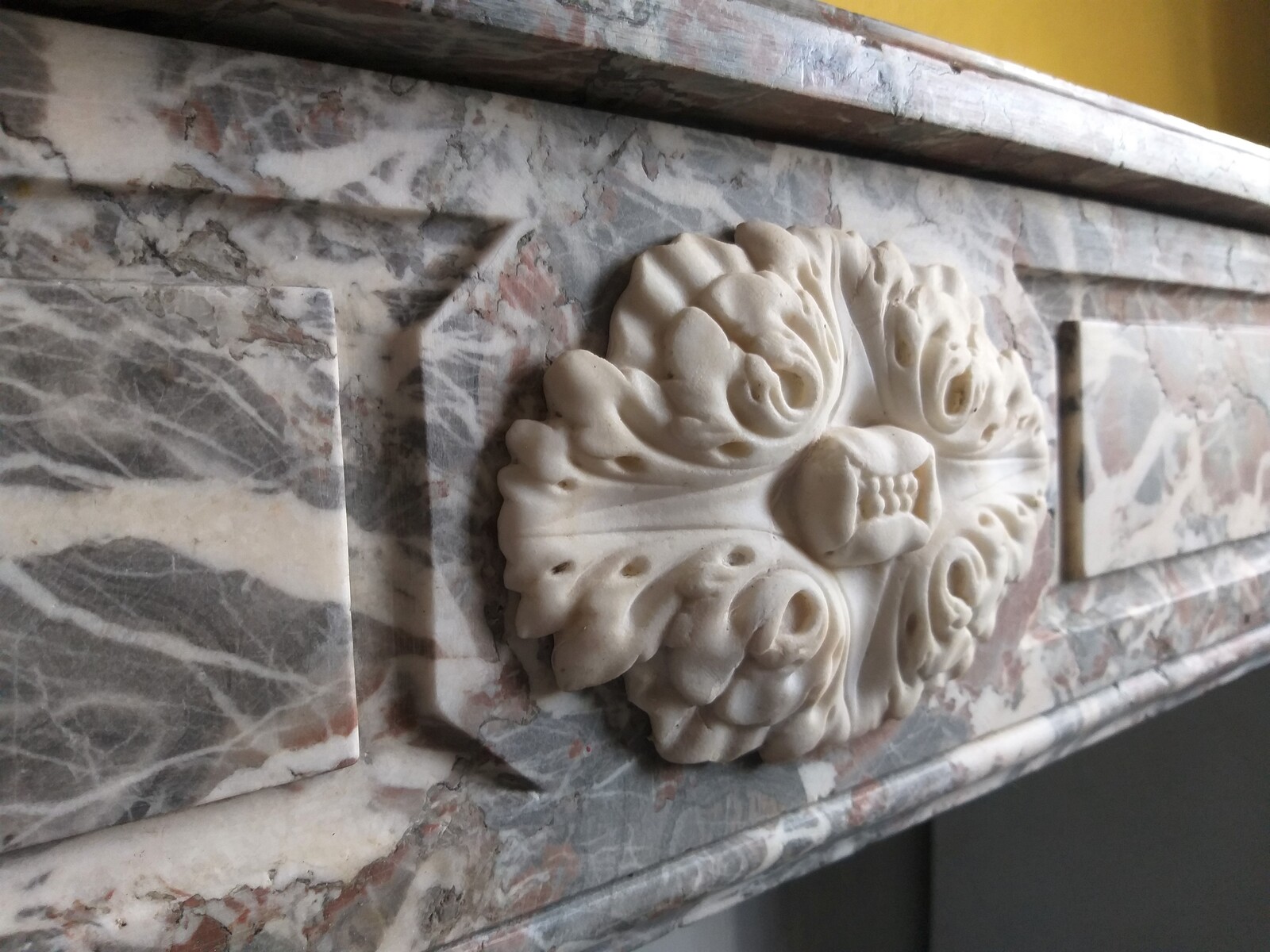 Fireplace Louis XVI in Rémy marble