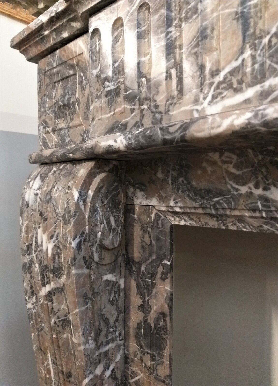 LouisXVI Fireplace in Enjugerais marble