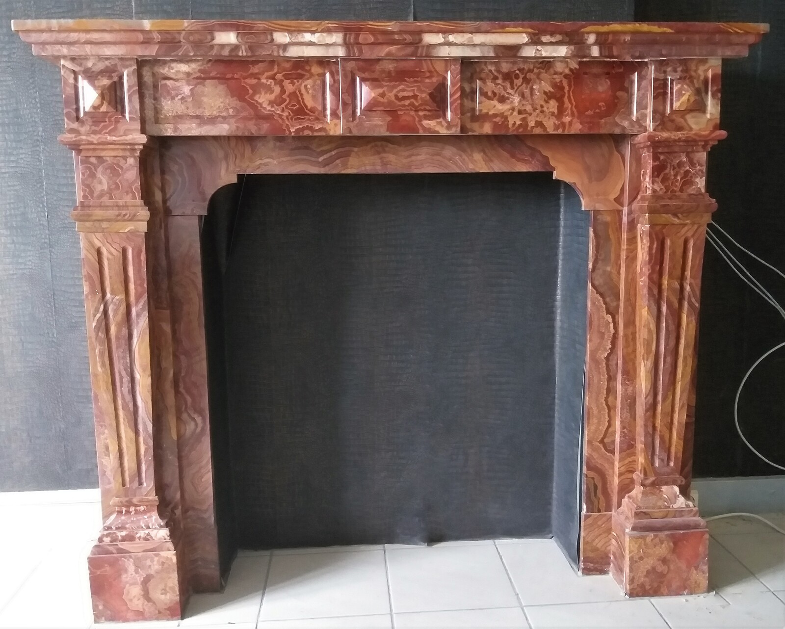 Napoléon III Fireplace in striking Onyx Tigre Marble