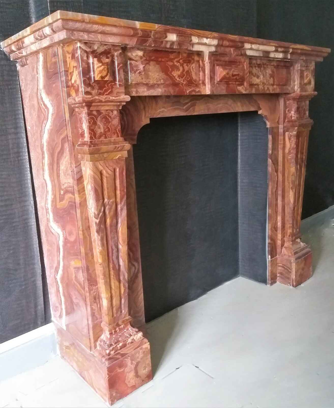 Napoléon III Fireplace in striking Onyx Tigre Marble