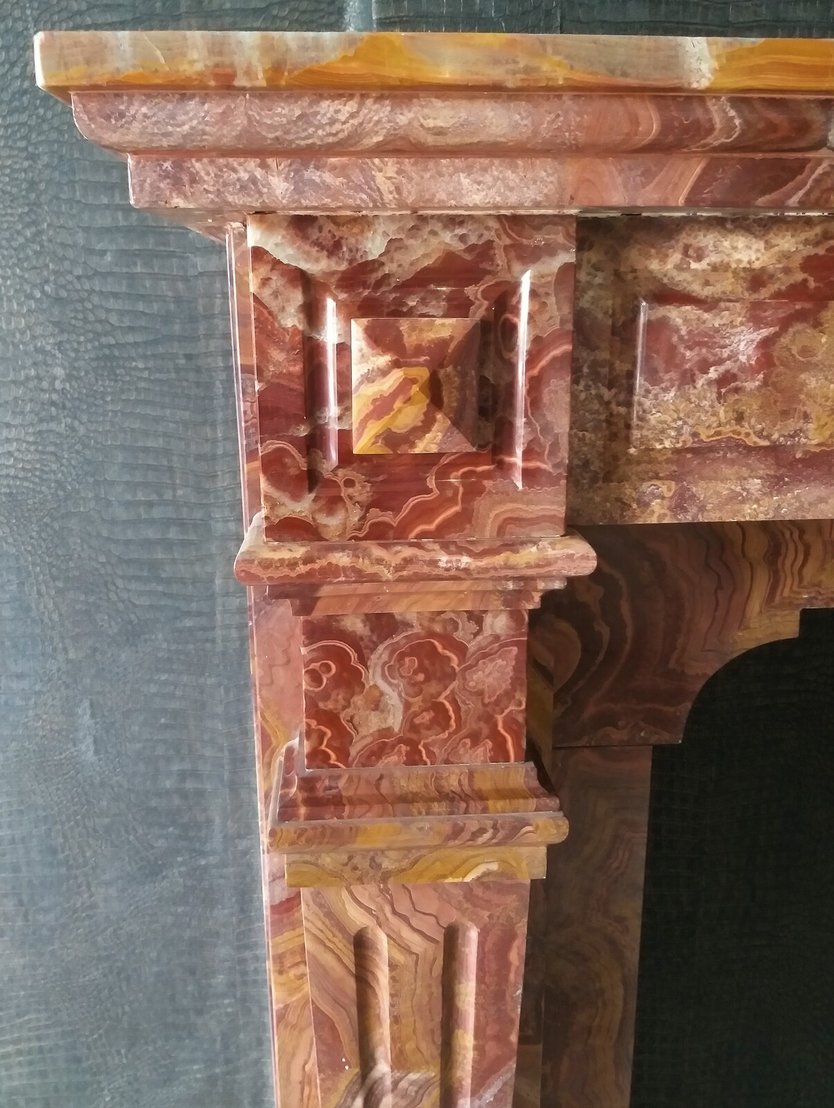 Napoléon III Fireplace in striking Onyx Tigre Marble