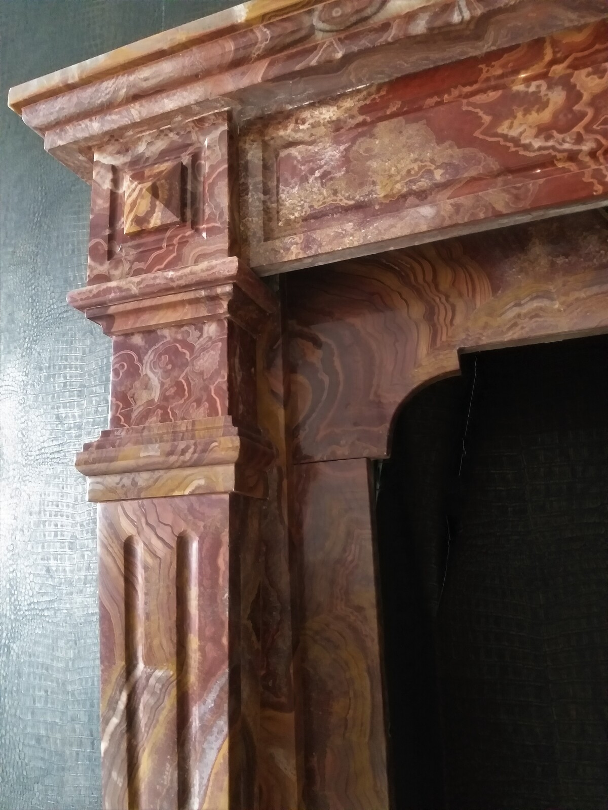Napoléon III Fireplace in striking Onyx Tigre Marble