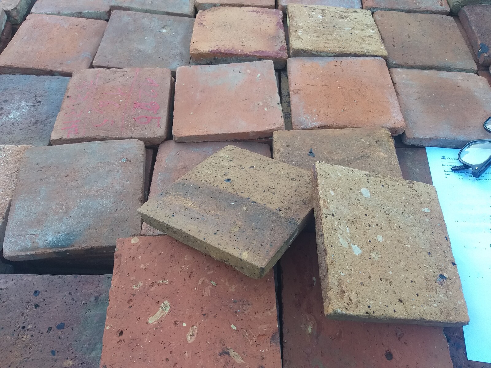 Old floor- and old Walltiles, planks in oak. Old bricks.