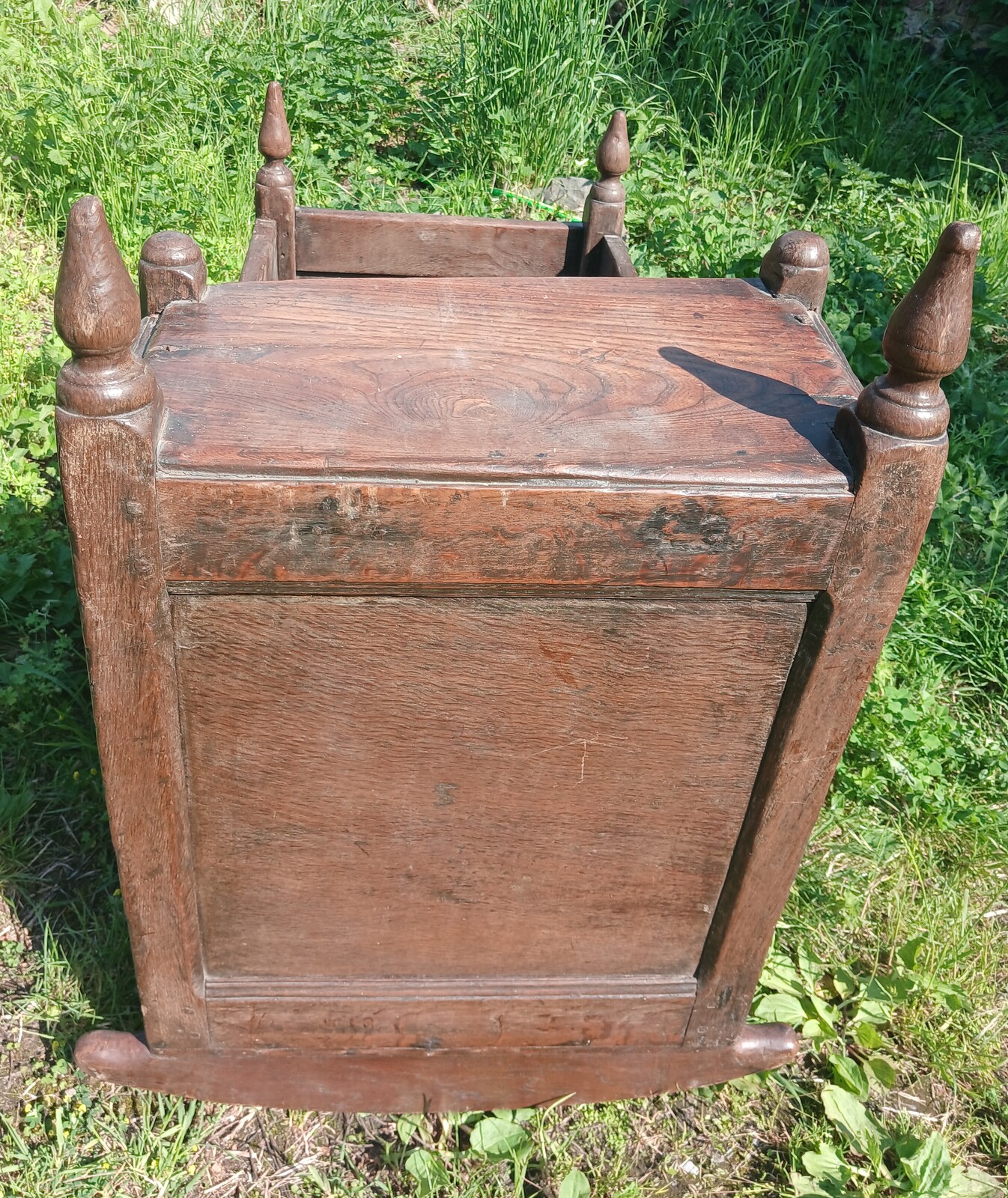 Rocking Cradle in oak 18th century