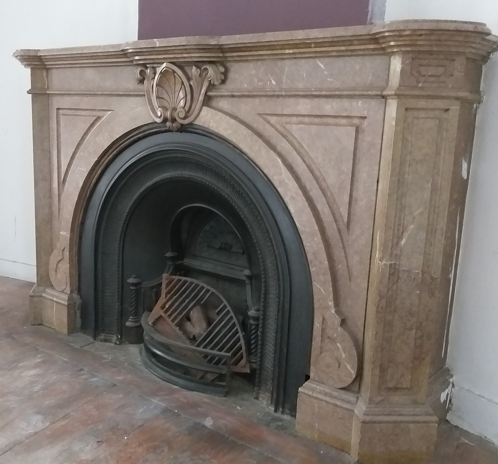 Victorian style fireplace in Napoléon Grande Mélange marble