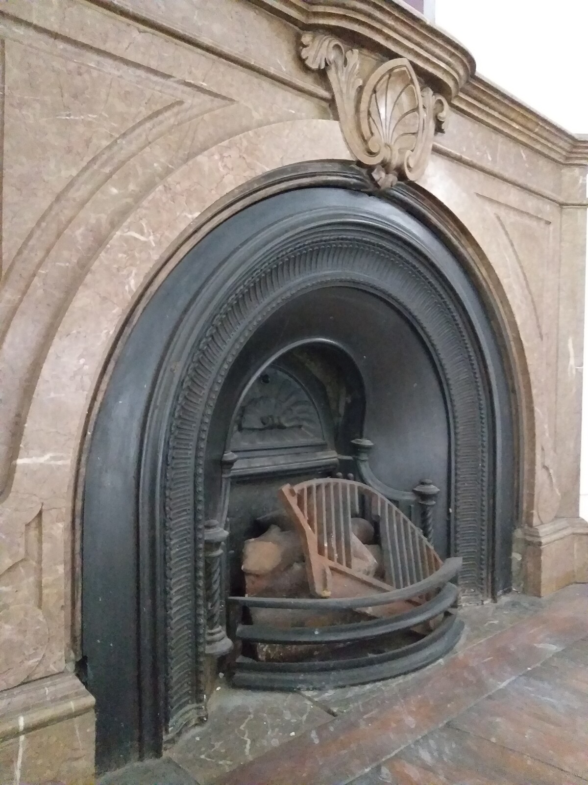 Victorian style fireplace in Napoléon Grande Mélange marble